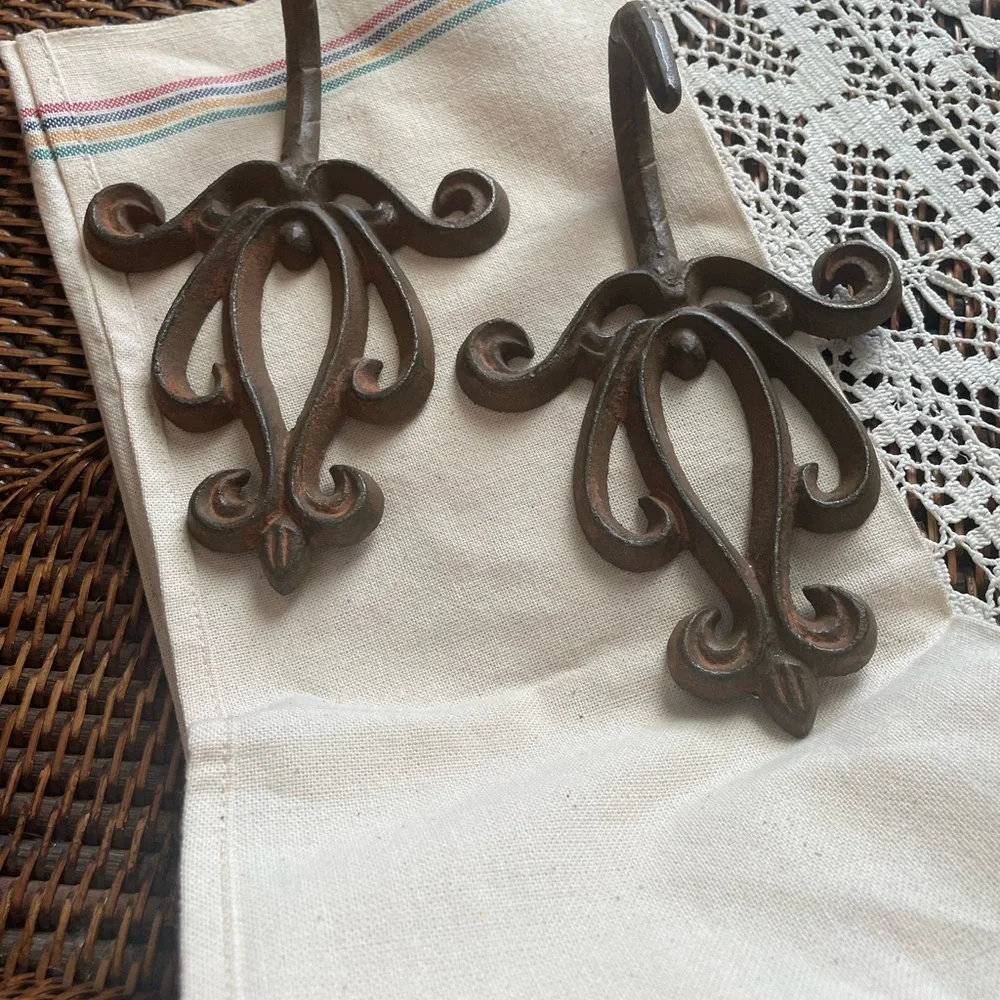 Set of 2 Iron Rustic Iron Farmhouse Hooks